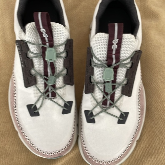 On Cloud Away Brand New Without Box - Picture 6 of 7